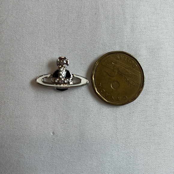 Vivienne Westwood Silver and Black Orb Brooch pin - Picture 8 of 8